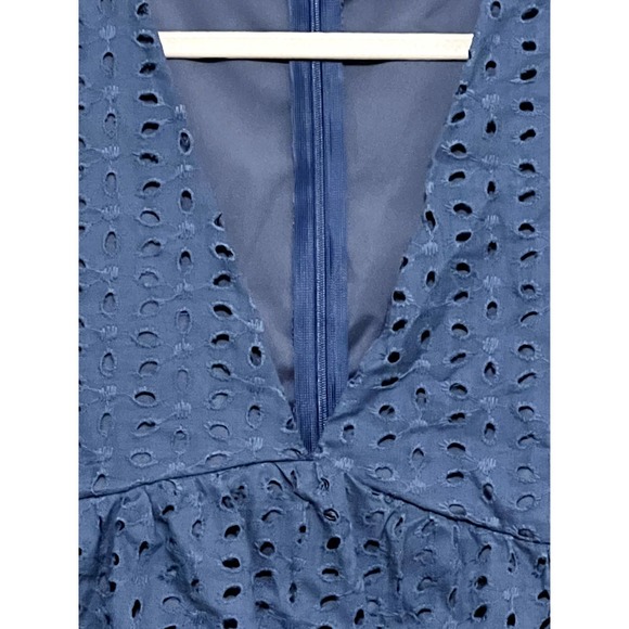 Women’s  Mini Blue Dress with Built in Shorts Underneath Eyelet lace Size Large - Picture 4 of 7